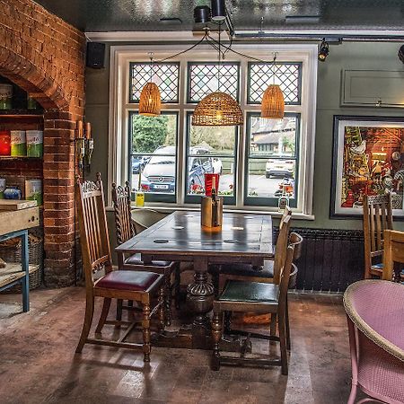 The Swan Inn Chiddingfold Ngoại thất bức ảnh