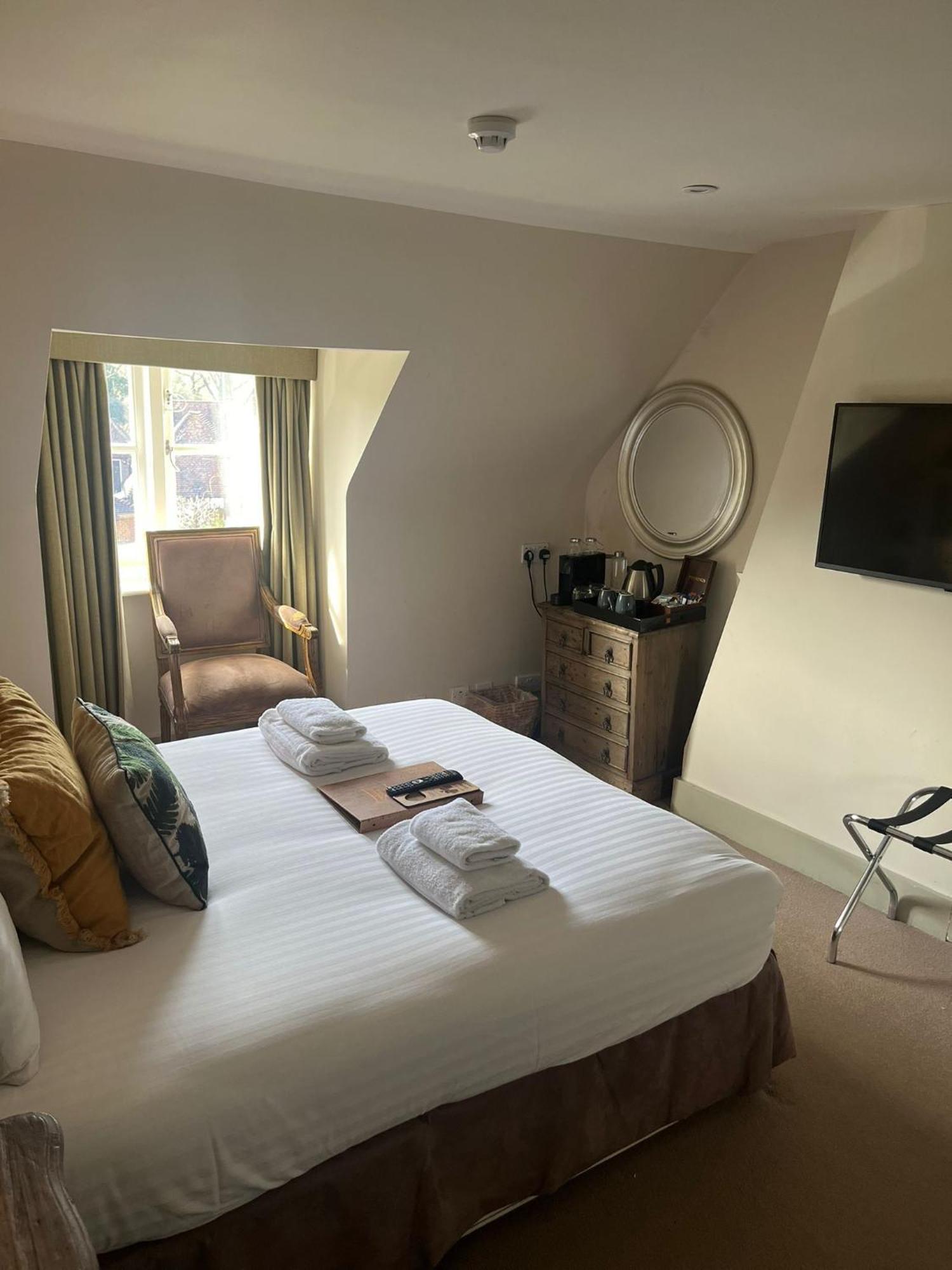 The Swan Inn Chiddingfold Phòng bức ảnh