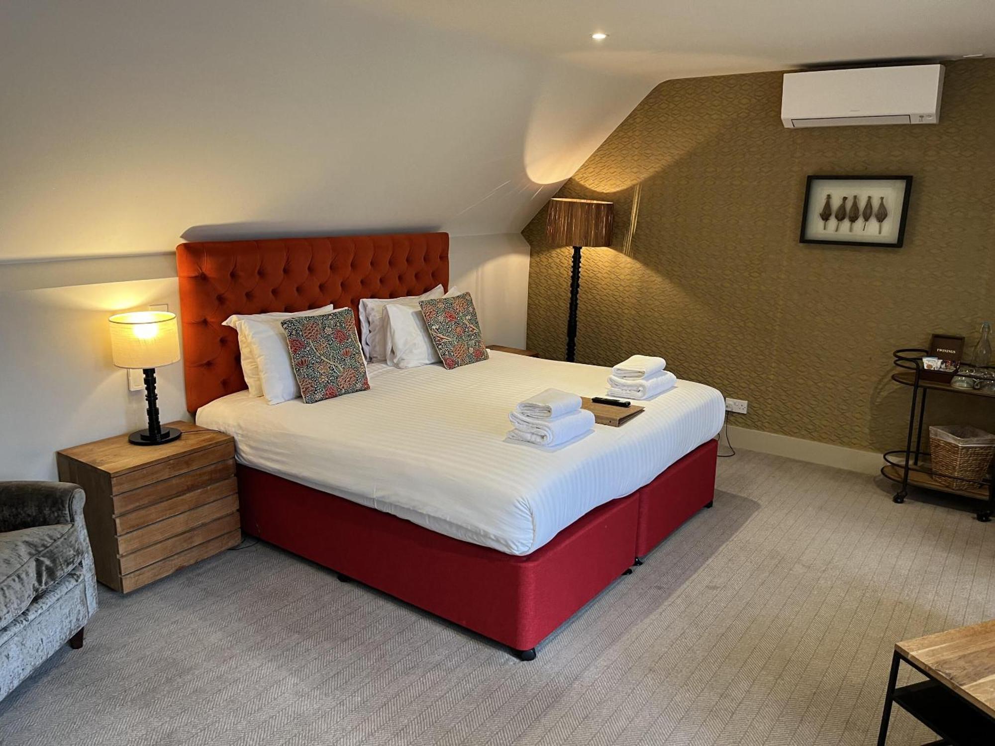 The Swan Inn Chiddingfold Phòng bức ảnh